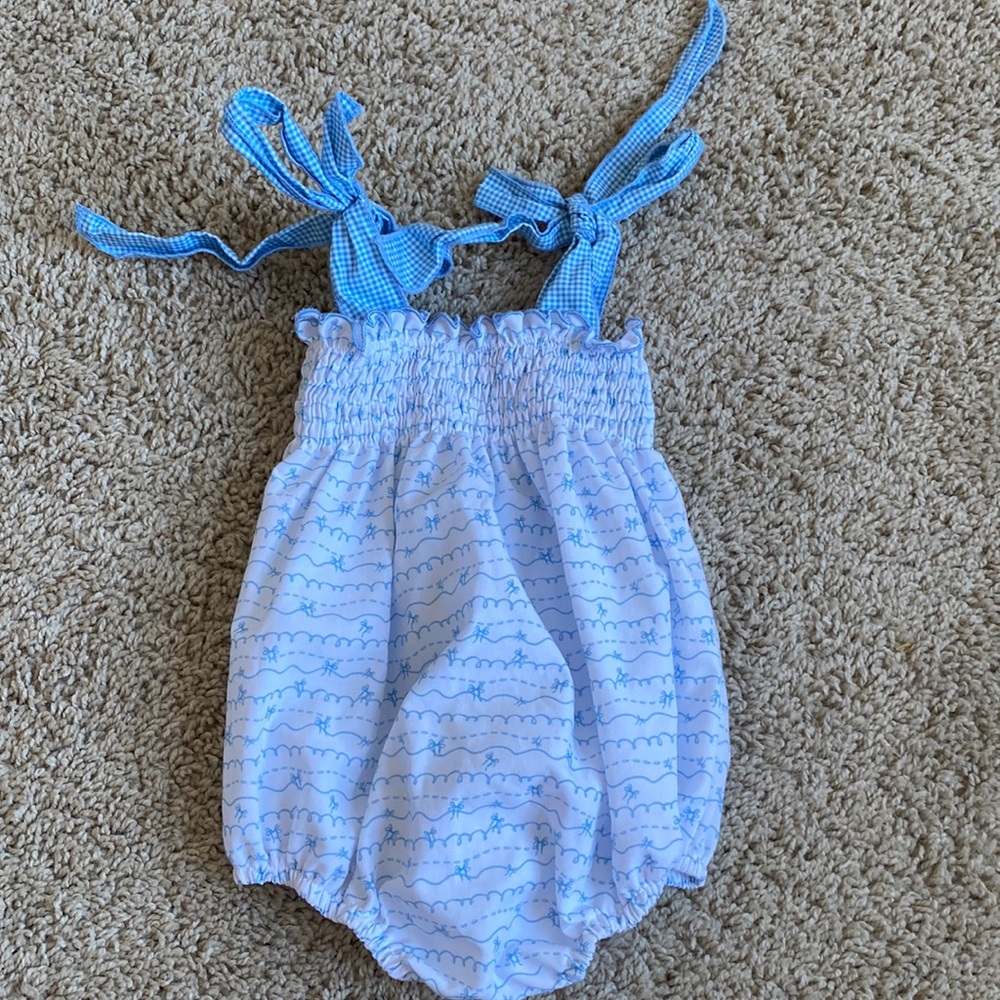 GUC smocked bow tie bubble